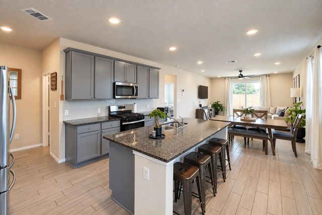 160 Honey Oak LN, New Braunfels, TX 78130