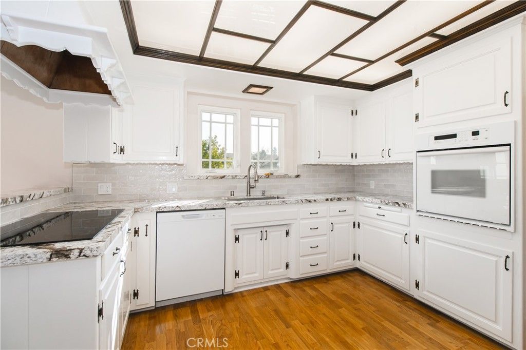 Image 7 of property listing at 9659 Calvin, Northridge, CA 91324