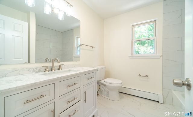 1425 James Farm Road, Stratford, CT 06614