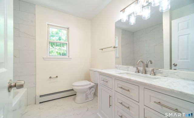 1425 James Farm Road, Stratford, CT 06614