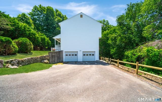 1425 James Farm Road, Stratford, CT 06614