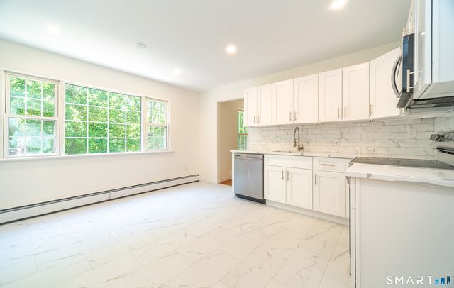 1425 James Farm Road, Stratford, CT 06614