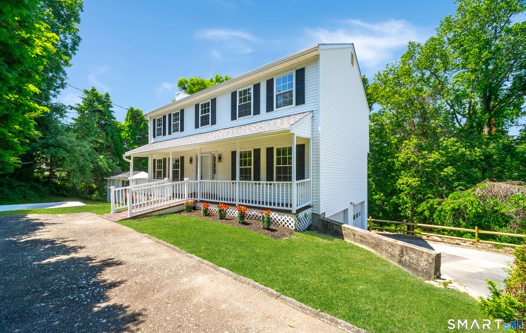 1425 James Farm Road, Stratford, CT 06614