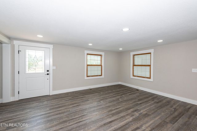 957 W Hunt Rd, Alcoa, TN 37701