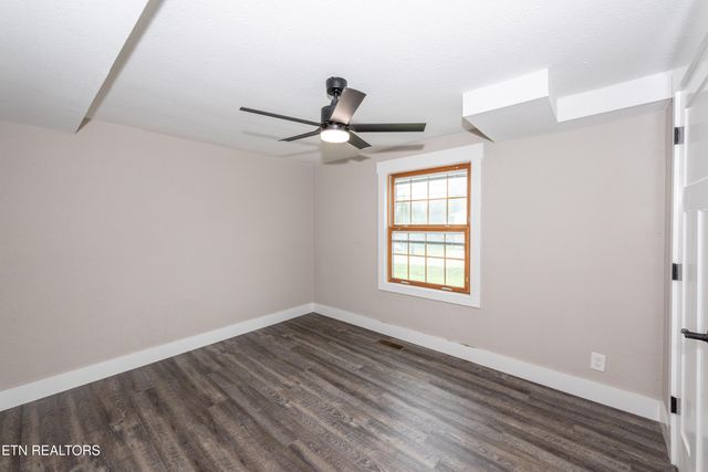 957 W Hunt Rd, Alcoa, TN 37701