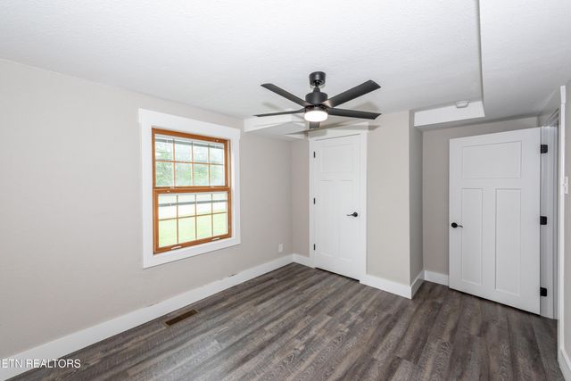 957 W Hunt Rd, Alcoa, TN 37701