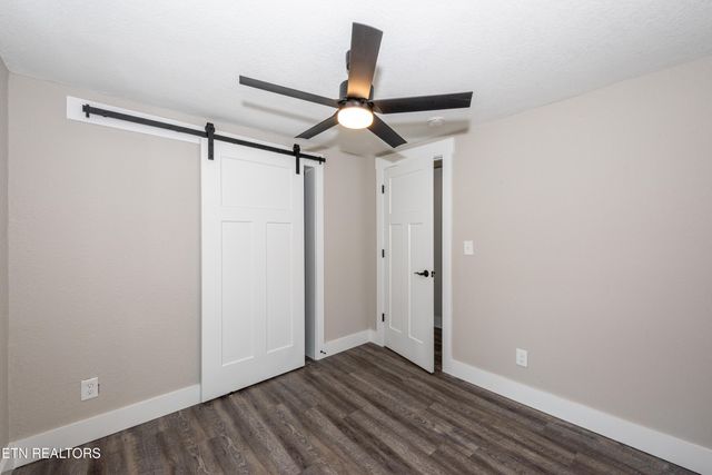 957 W Hunt Rd, Alcoa, TN 37701