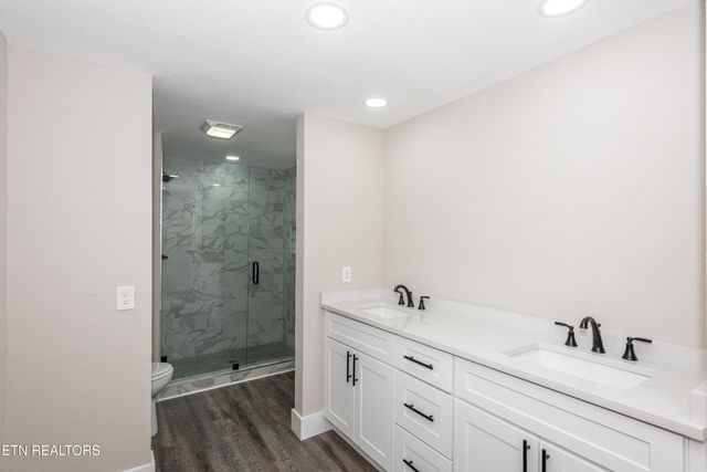 957 W Hunt Rd, Alcoa, TN 37701