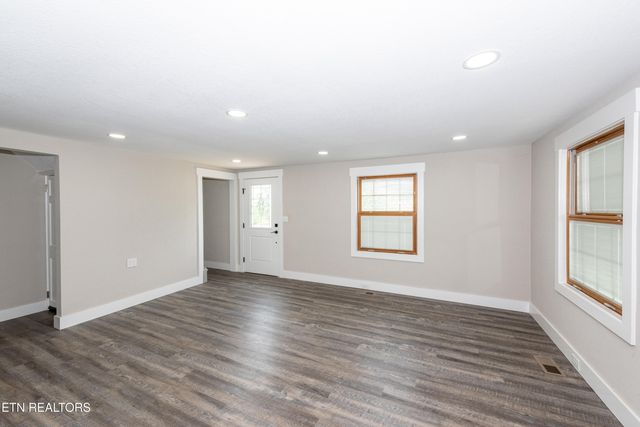 957 W Hunt Rd, Alcoa, TN 37701