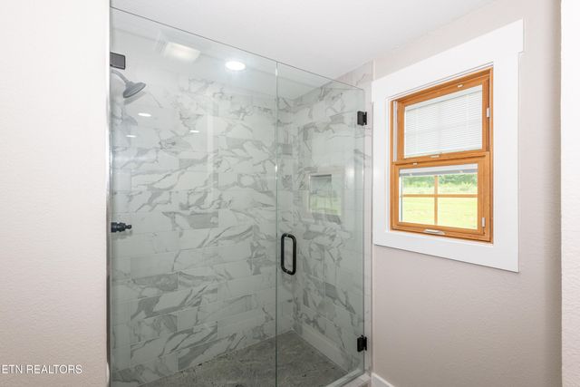 957 W Hunt Rd, Alcoa, TN 37701