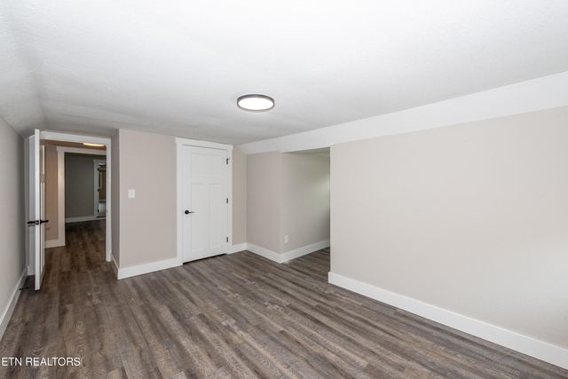 957 W Hunt Rd, Alcoa, TN 37701