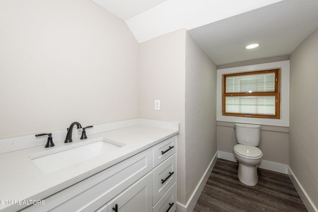957 W Hunt Rd, Alcoa, TN 37701