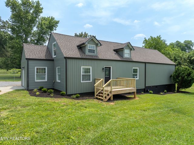 957 W Hunt Rd, Alcoa, TN 37701