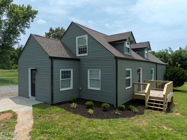 957 W Hunt Rd, Alcoa, TN 37701