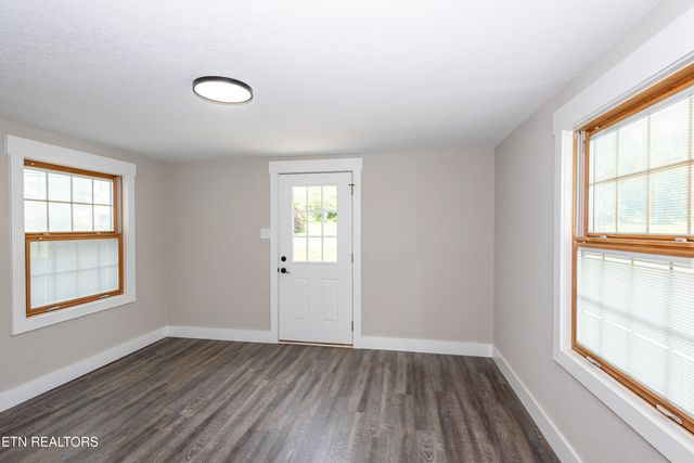 957 W Hunt Rd, Alcoa, TN 37701