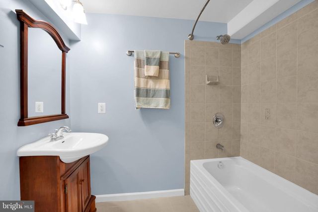 8604 CALYPSO LN, Gaithersburg, MD 20879