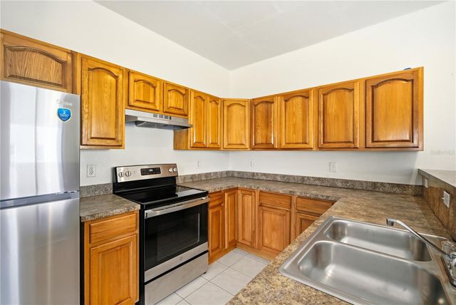 1102 CITRUS HILL COURT, Seffner, FL 33584