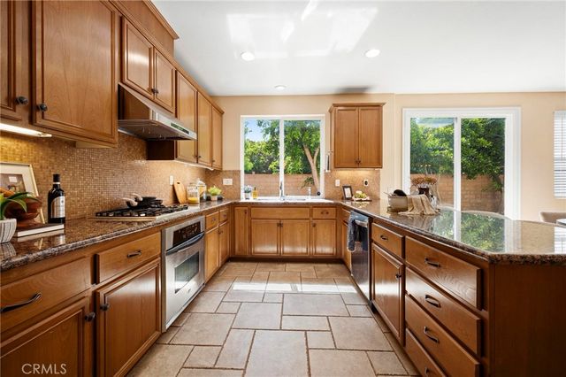 8501 Browns Creek Ln, Canoga Park, CA 91304