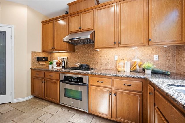 8501 Browns Creek Ln, Canoga Park, CA 91304