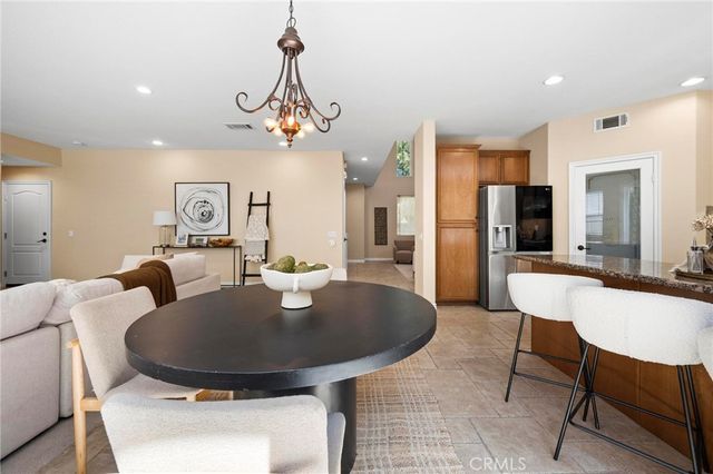 8501 Browns Creek Ln, Canoga Park, CA 91304