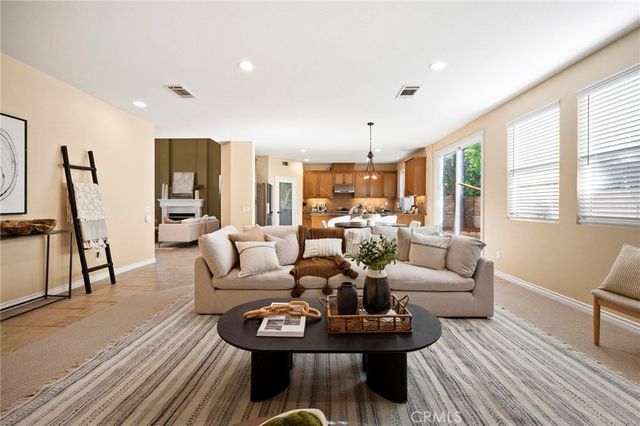 8501 Browns Creek Ln, Canoga Park, CA 91304