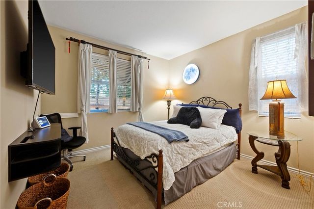 8501 Browns Creek Ln, Canoga Park, CA 91304