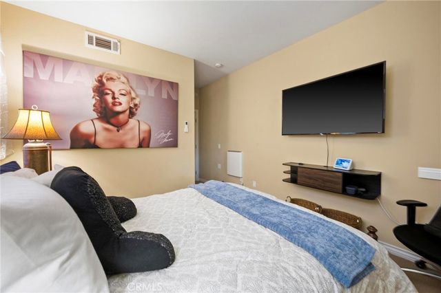 8501 Browns Creek Ln, Canoga Park, CA 91304