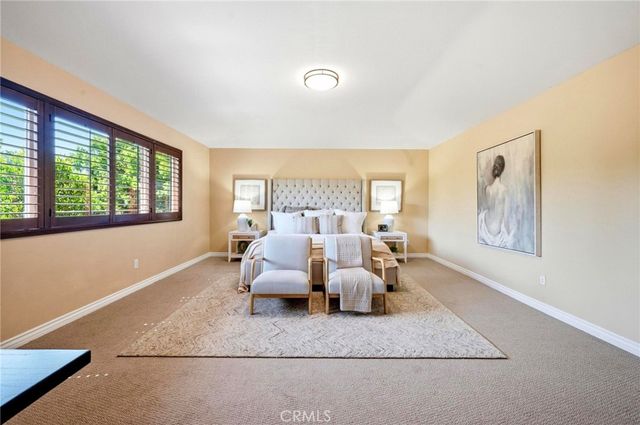 8501 Browns Creek Ln, Canoga Park, CA 91304