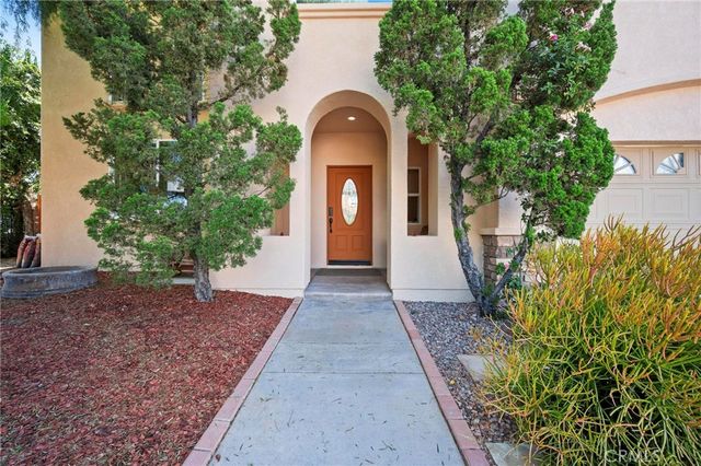 8501 Browns Creek Ln, Canoga Park, CA 91304
