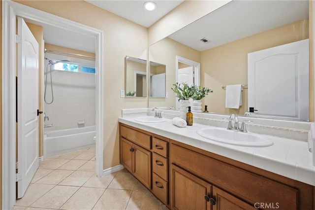 8501 Browns Creek Ln, Canoga Park, CA 91304
