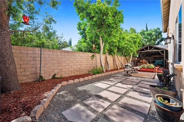 8501 Browns Creek Ln, Canoga Park, CA 91304