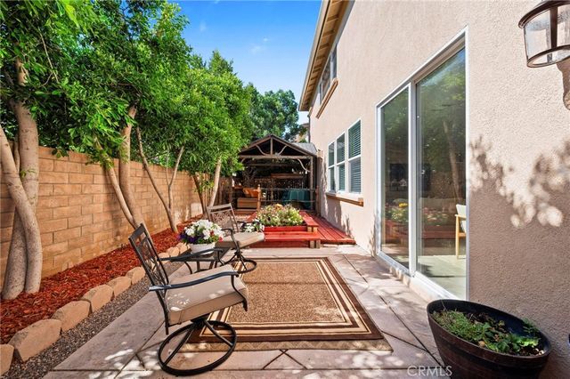 8501 Browns Creek Ln, Canoga Park, CA 91304