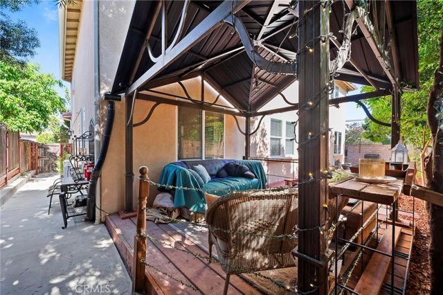 8501 Browns Creek Ln, Canoga Park, CA 91304