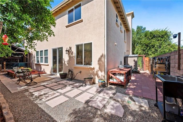 8501 Browns Creek Ln, Canoga Park, CA 91304