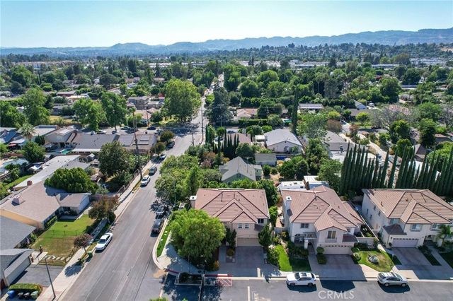 8501 Browns Creek Ln, Canoga Park, CA 91304