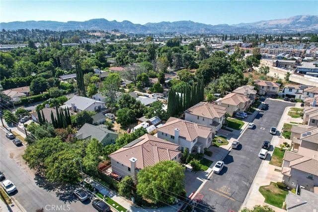 8501 Browns Creek Ln, Canoga Park, CA 91304