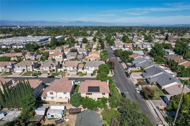 8501 Browns Creek Ln, Canoga Park, CA 91304