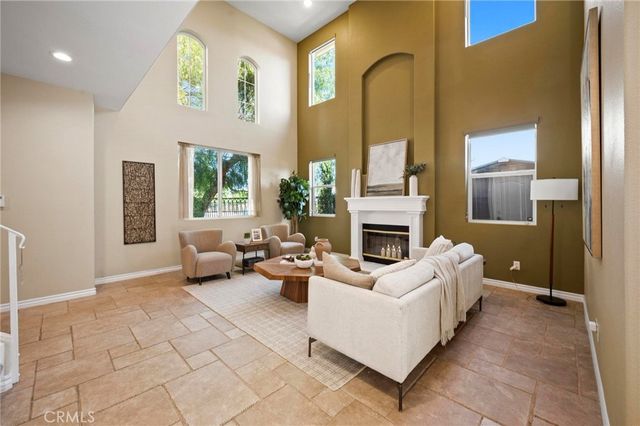 8501 Browns Creek Ln, Canoga Park, CA 91304