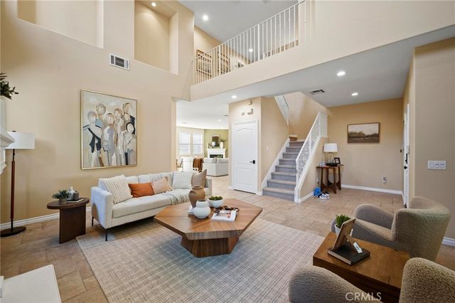 8501 Browns Creek Ln, Canoga Park, CA 91304