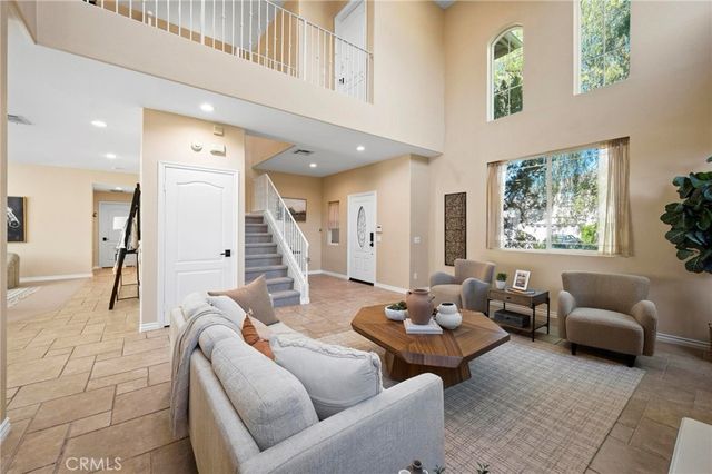 8501 Browns Creek Ln, Canoga Park, CA 91304