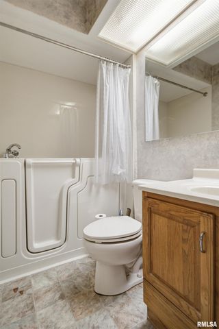 2006 W BRISTOL HOLLOW Road, Dunlap, IL 61525