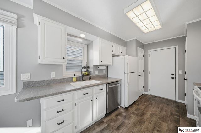 5221 Happy Hollow Lane, Lincoln, NE 68516