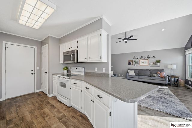 5221 Happy Hollow Lane, Lincoln, NE 68516