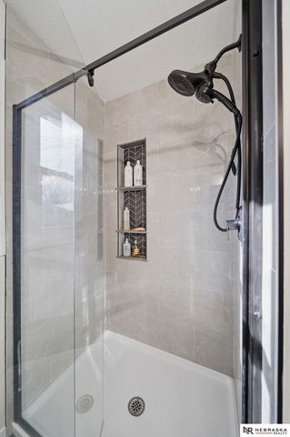 5221 Happy Hollow Lane, Lincoln, NE 68516