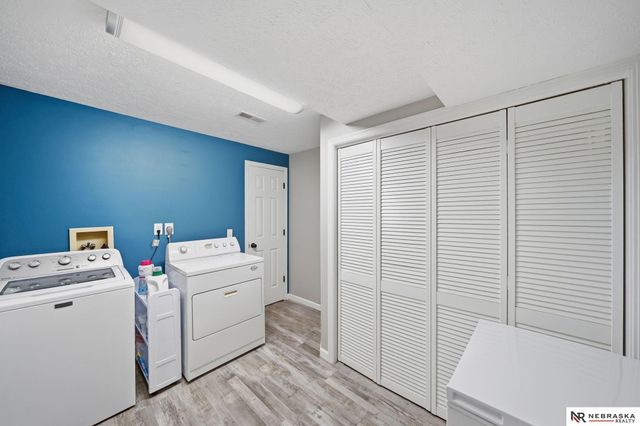 5221 Happy Hollow Lane, Lincoln, NE 68516