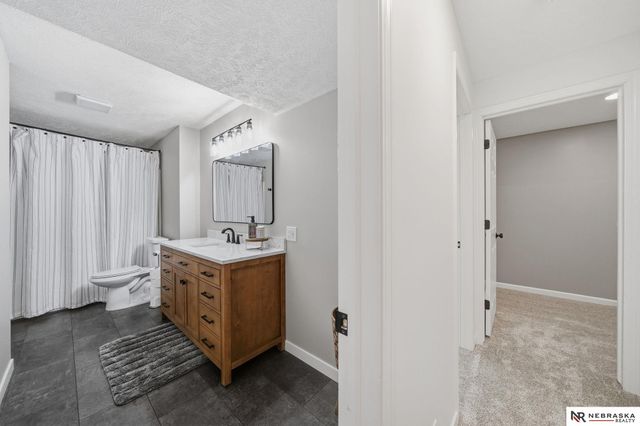 5221 Happy Hollow Lane, Lincoln, NE 68516