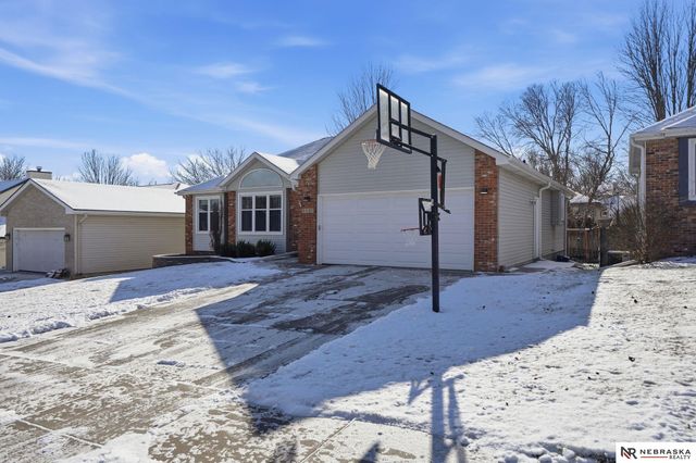 5221 Happy Hollow Lane, Lincoln, NE 68516