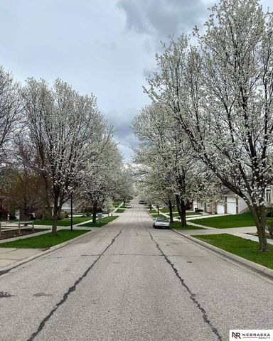 5221 Happy Hollow Lane, Lincoln, NE 68516