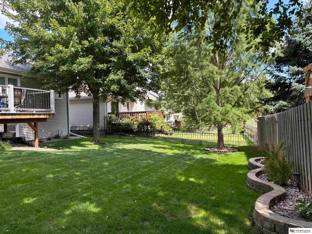 5221 Happy Hollow Lane, Lincoln, NE 68516