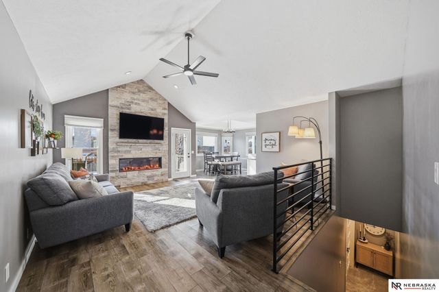 5221 Happy Hollow Lane, Lincoln, NE 68516